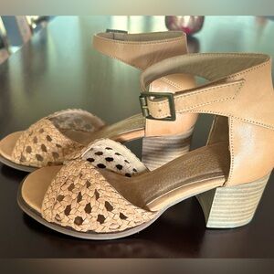 Seychelles heeled sandals/size 6